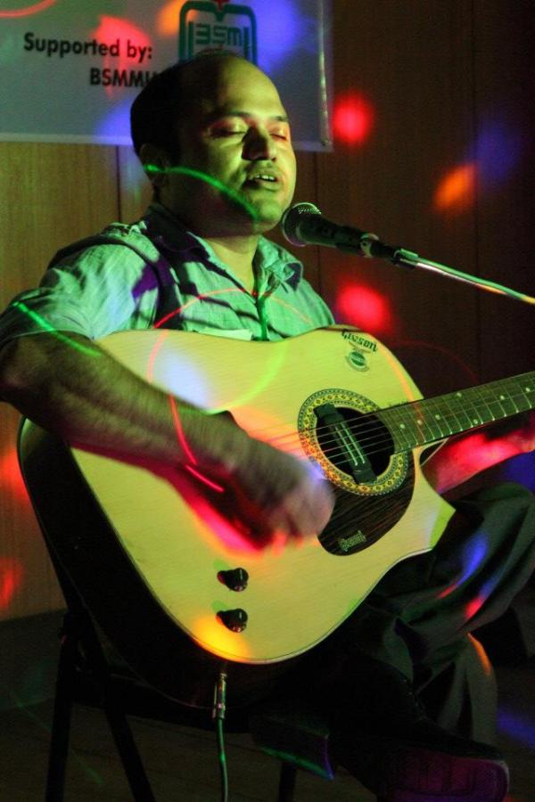 Dr. Raju performing live in Dhaka to welcome new foreign MD and MS resident at BSMMU, Dr. Raju's university in Dhaka, as a senior resident