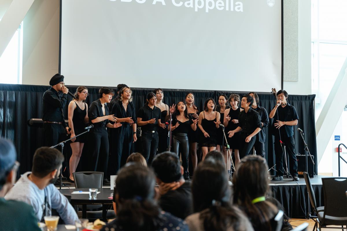 UBC A Cappella delivers a 10-minute performance to applause from the Welcome Day Event attendees (photo: Bohdan Lee/Vancouver Summer Program)