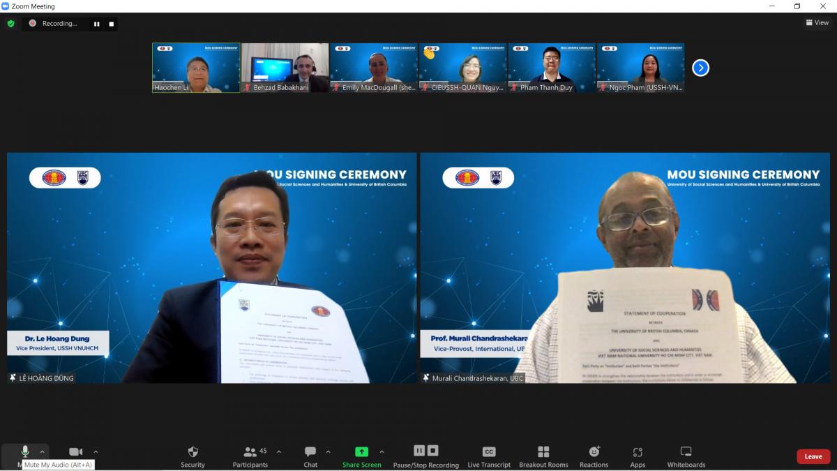 Dr. Murali Chandrashekaran, former UBC Vice-Provost, International, and Dr. Le Hoang Dung, USSH’s Vice-President, signed a Statement of Cooperation between the two universities (photo: Haochen Li)