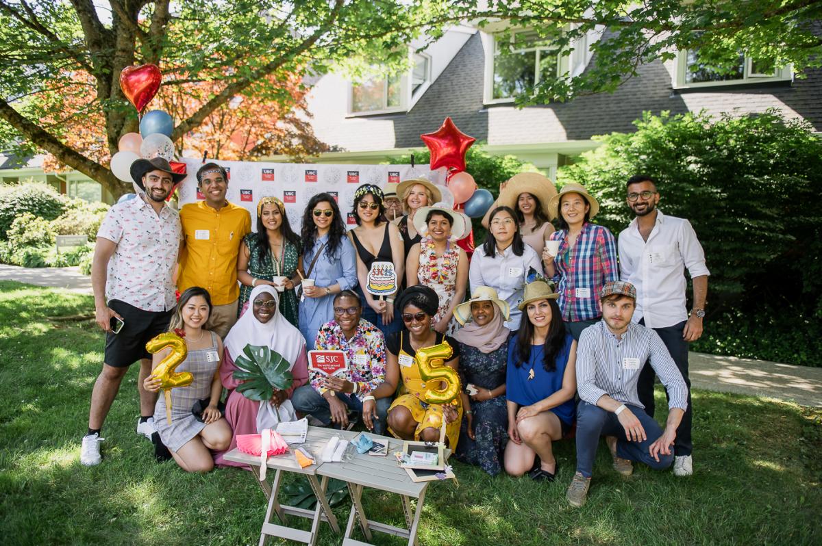 SJC Residents and Alumni (photo: St. John's College/Edward Chang Photography)