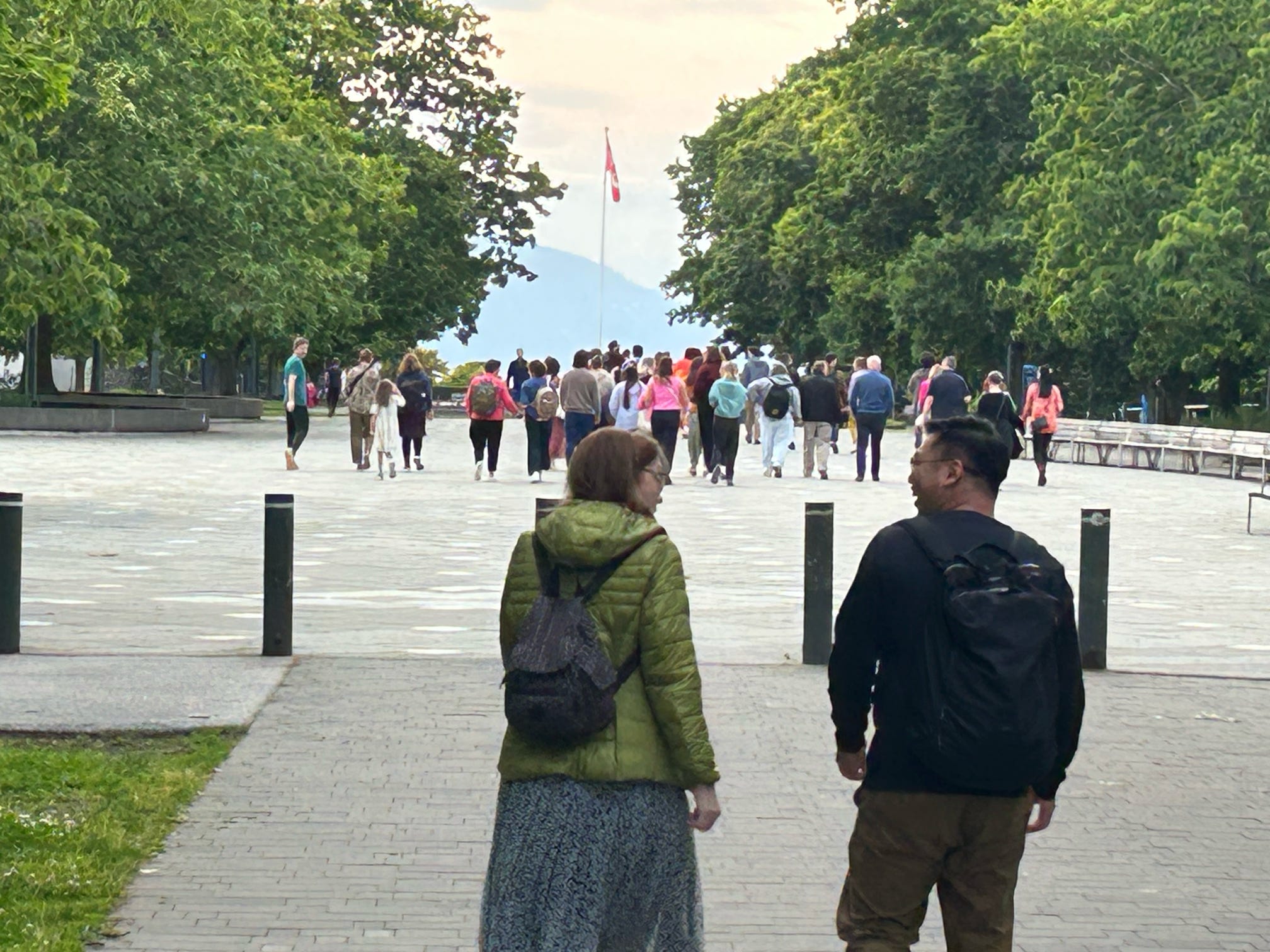 Walking to the Rose Garden on the UBC Vancouver campus in June (photo: IDIERI25)