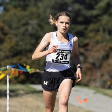 Runner Lauren McNeil participating in the U SPORTS Championships in Quebec City where she finished 2nd (Photo: APShutter.com) Runner Lauren McNeil participating in the U SPORTS Championships in Quebec City where she finished 2nd (Photo: APShutter.com)